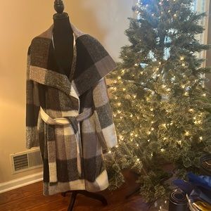 Ashley Stewart full length wrap coat with snap & button size 18/20 b/gray/white